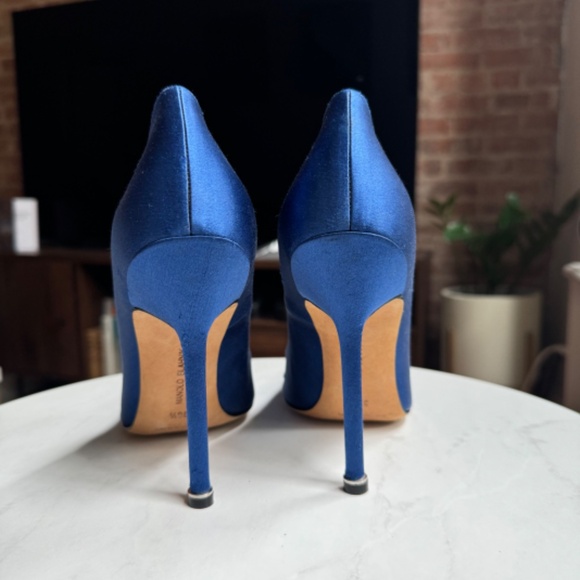 Manolo Blahnik Blue Satin Embellished Pumps - Picture 3 of 7